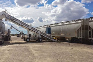 Mobile railcar transloader